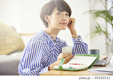 女性　ビジネス 49430312