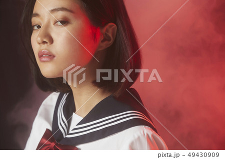 女子高生　イメージ　怒り 49430909