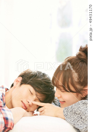 カップル　ライフスタイル 49431170