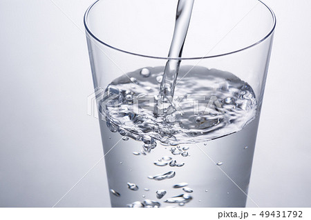 ミネラルウォーター 49431792