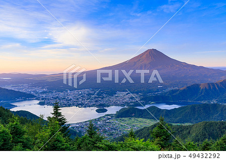 新道峠_夜明けの赤富士 新道峠_夜明けの赤富士 49432292