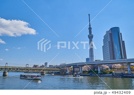 隅田川の風景と水上バス 49432409