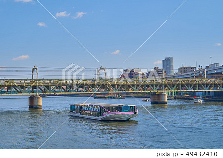 隅田川の風景と水上バス 49432410