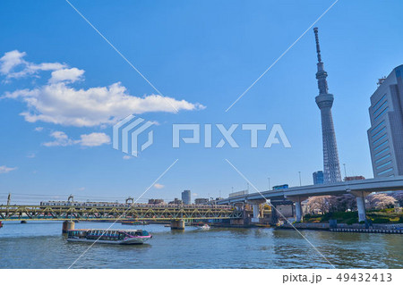 隅田川の風景と水上バス 49432413