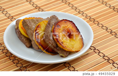 Fried veal liver and apples Fried veal liver and apples 49435029
