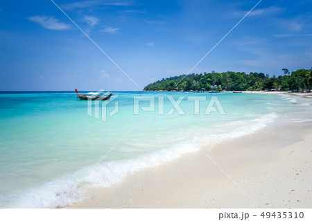 Tropical beach in Koh Lipe, Thailand Tropical beach in Koh Lipe, Thailand 49435310