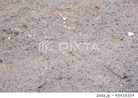 灰色のでこぼこした石 49438304