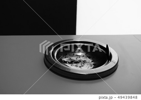 プッシュ式灰皿：使用感あり 49439848