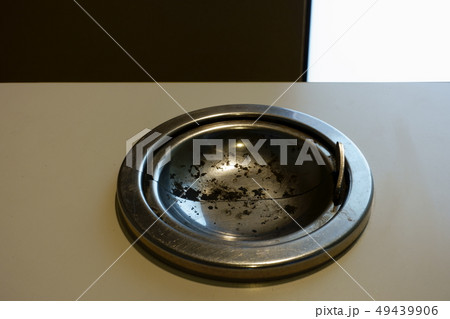 プッシュ式灰皿：使用感あり 49439906