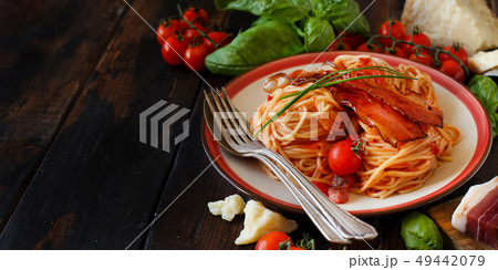 Spaghetti alla amatriciana 49442079