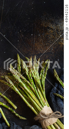 Fresh raw asparagus spears 49442116