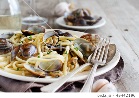 Linguini with clams 49442196