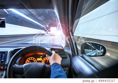 高速道路を走る自動車 高速道路を走る自動車 49443537