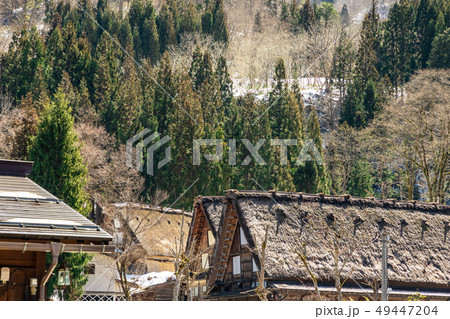 雪の残る白川郷の風景 雪の残る白川郷の風景 49447204
