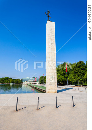 Olympic torchbearer column, Maschsee lake 49449285