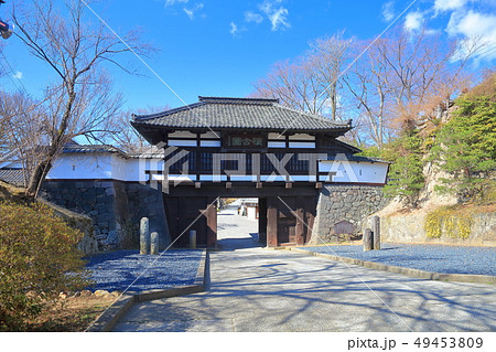 【長野県】晴天下の小諸城址　三之門 49453809