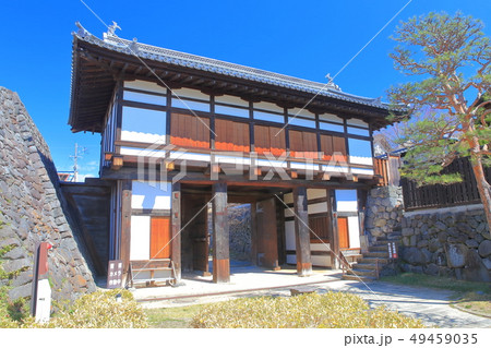 【長野県】晴天下の小諸城址　大手門 49459035