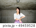 中目黒の路上でポーズをとる日本の女の子 49459528