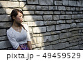 中目黒の路上でポーズをとる日本の女の子 49459529