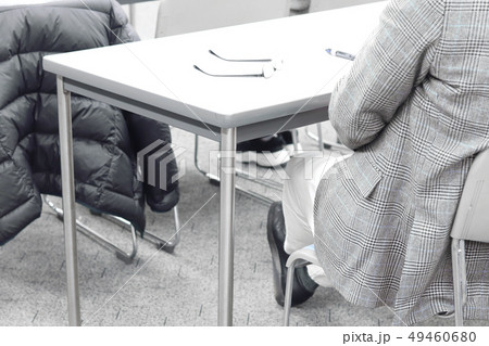 セミナー・講習会をうける男性 49460680