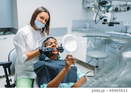 Female patient, whitening procedure, dental clinic 49465631