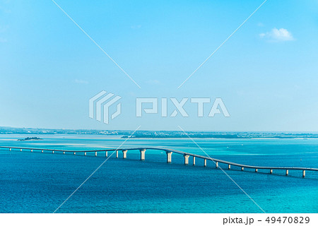 コバルトブルーの海に架かる伊良部大橋 コバルトブルーの海に架かる伊良部大橋 49470829