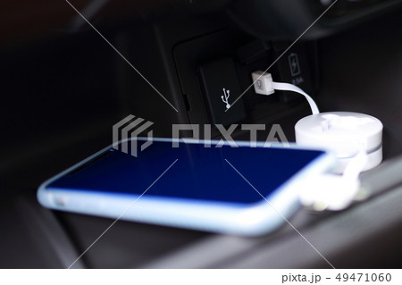 運転席 (充電 電源 USB 自動 おでかけ 外出 乗用車 発車 停車 レンタカー 新車 2.5A) 49471060