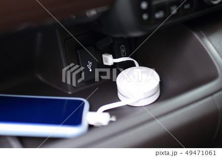 運転席 (充電 電源 USB 自動 おでかけ 外出 乗用車 発車 停車 レンタカー 新車 2.5A) 49471061