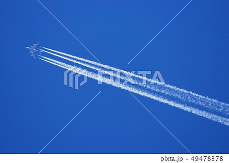 青空と飛行機雲 青空と飛行機雲 49478378