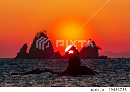 西伊豆太田子海岸から夕日と夕焼け 西伊豆太田子海岸から夕日と夕焼け 49481788