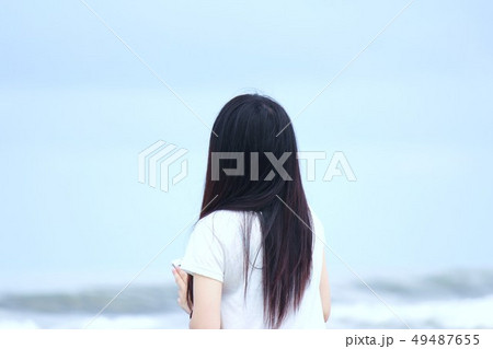 海辺の女性 海辺の女性 49487655