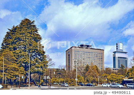 杜の都　仙台市　青葉区　土曜日正午の常禅寺通り・勾当台通交差点 49490611