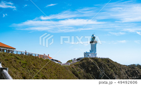 バイロンベイのライトハウスと青空 バイロンベイのライトハウスと青空 49492606