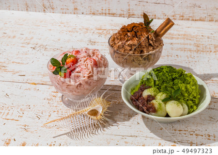 アジア風　抹茶かき氷　Green tea shaved ice 49497323