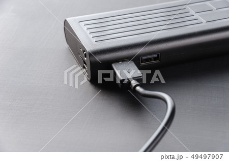 黒のモバイルバッテリー 黒のモバイルバッテリー 49497907