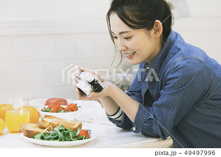 女性 料理 カメラ 女性 料理 カメラ 49497996