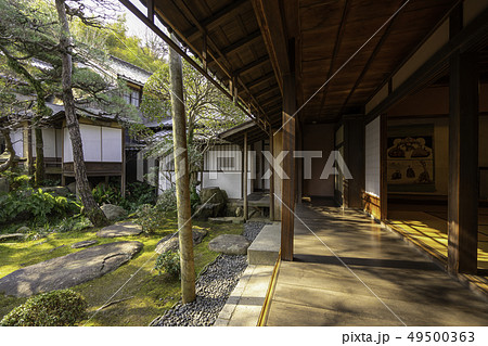 岡山　倉敷市玉島　玉島町並み保存地区　西爽亭　上の間と茶室　庭園 49500363
