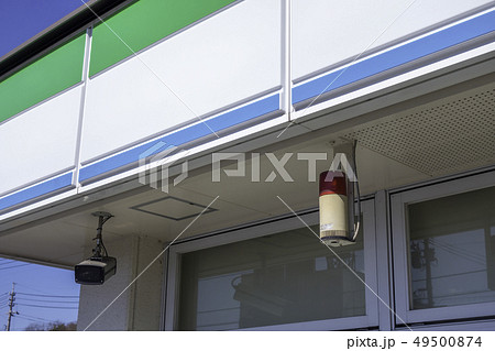 コンビニエンスストアの防犯カメラ　赤色警報灯 49500874