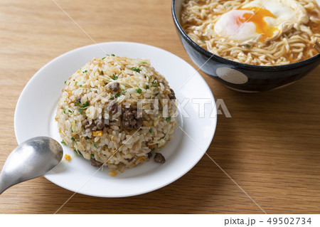 炒飯とインスタントラーメン 49502734