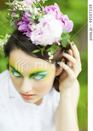 Portrait of a young girl with flower crown Portrait of a young girl with flower crown 49507338