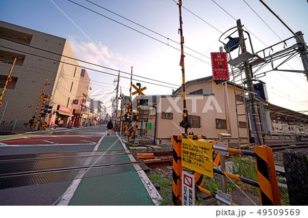 日本の東京都市景観　東急電鉄大井町線　九品仏駅などを望む 49509569