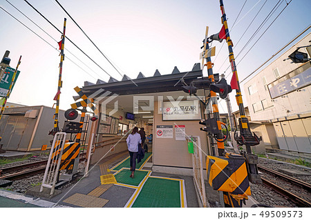 日本の東京都市景観　東急電鉄大井町線　九品仏駅などを望む 49509573