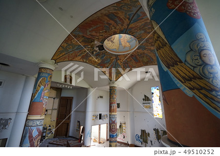 廃墟　新潟　ロシア村　内部　教会　斜め　横撮り 49510252