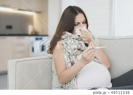 Stuffy Nose. Feel Sick. Parturient Feel Faint. 49512336