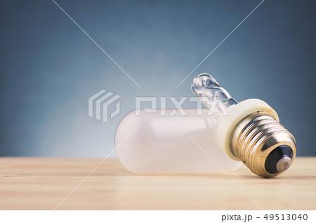 broken light bulb on wooden desk broken light bulb on wooden desk 49513040