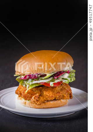 チキンバーガー Fried chicken burger チキンバーガー Fried chicken burger 49517747