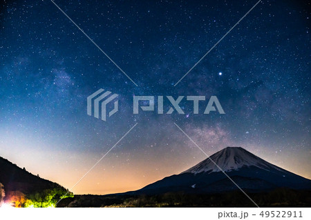 《絶景》富士山と天の川・精進湖 《絶景》富士山と天の川・精進湖 49522911
