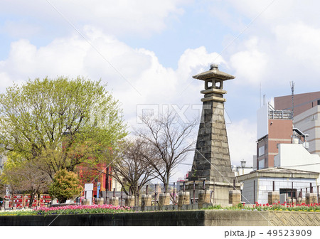 清流公園に移設された博多町家寄進高灯籠（福岡市博多区中洲） 49523909