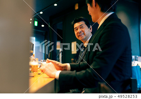 居酒屋 サラリーマン ビジネスマン 居酒屋 サラリーマン ビジネスマン 49528253