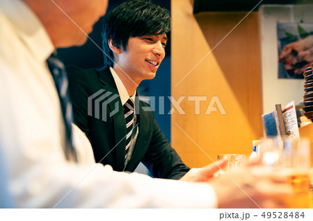居酒屋 サラリーマン ビジネスマン 居酒屋 サラリーマン ビジネスマン 49528484